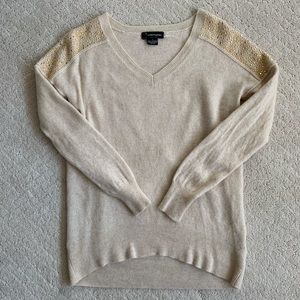 Bloomies Cashmere V-Neck w Embellished Sleeves